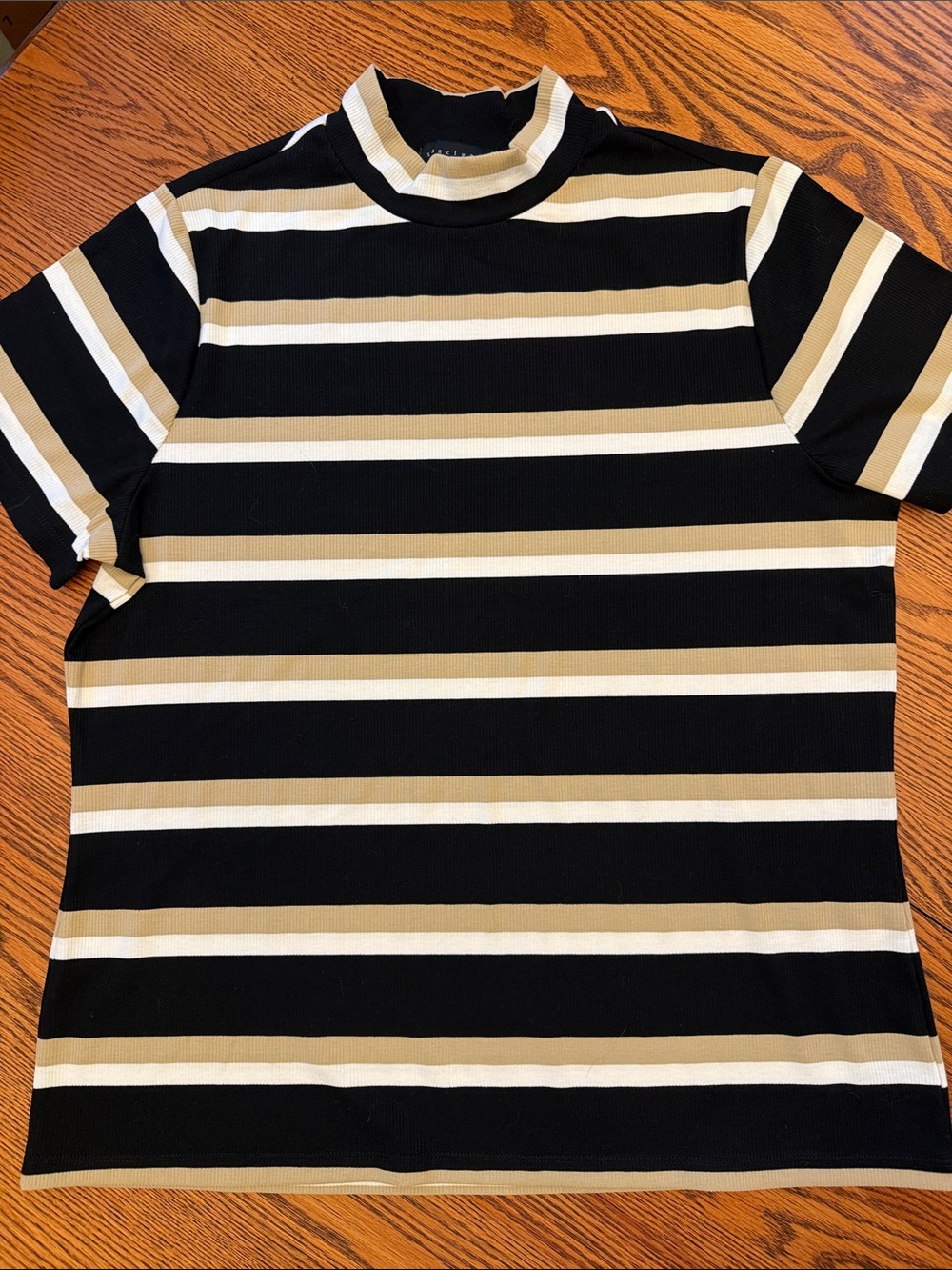 New W/O tags! Mock neck ribbed shirt